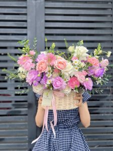 Giỏ hoa mix màu pastel nhẹ nhàng sang trọng tinh tế