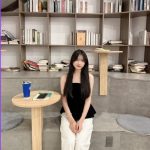 người mua hoa tươi tại shop
