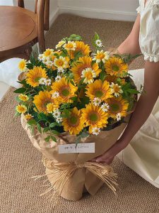 Bó hoa hướng dương rực rỡ nằm trong Top 5 loại hoa tươi giá rẻ cực đẹp Freeship - Sea Flora