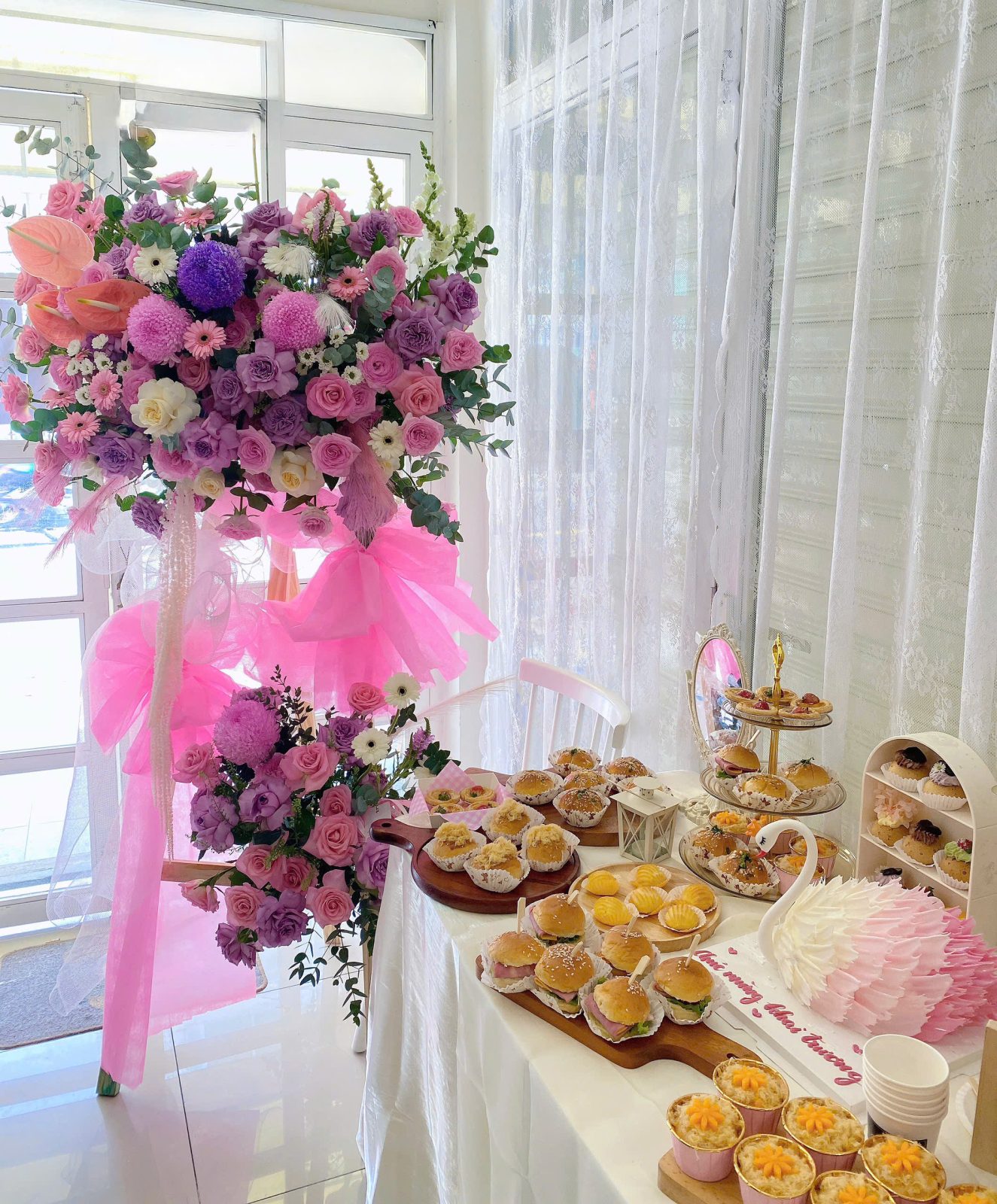 mẫu hoa tươi khai trương tông hồng pastel